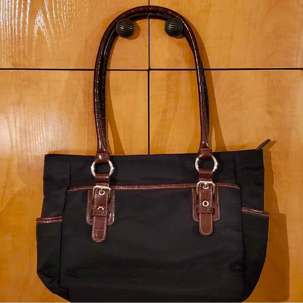 Over shoulder handbag